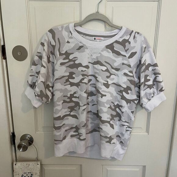 Sundry for Evereve White and Grey Camo Short Sleeve Crewneck Sweatshirt Size 2 - Picture 1 of 4